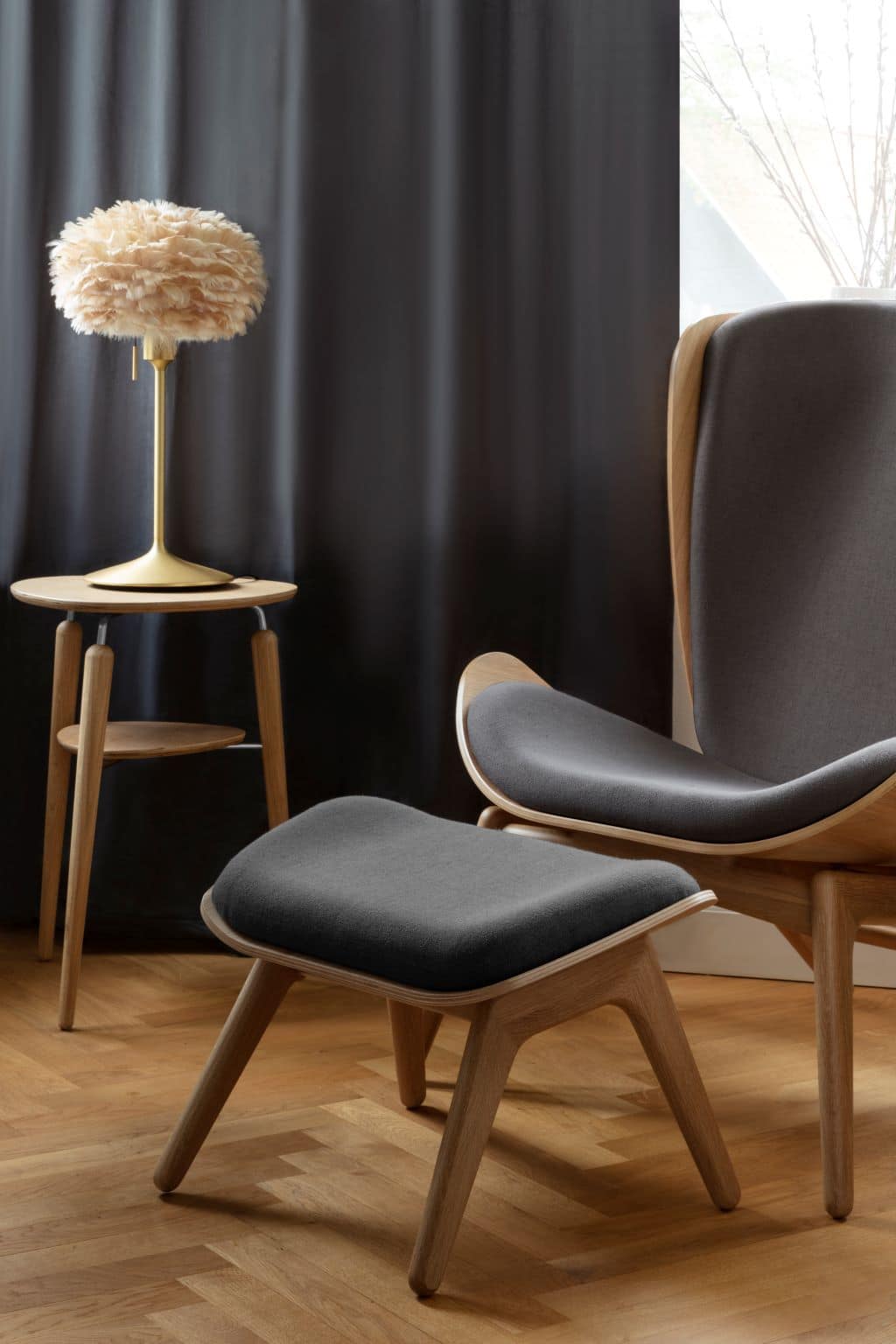 Entspannter Sessel: "The Reader" mit recycelten Bezügen aus Horizons-Textil in vier neuen Farben. Von UMAGE, Dänemark. – Bild 16