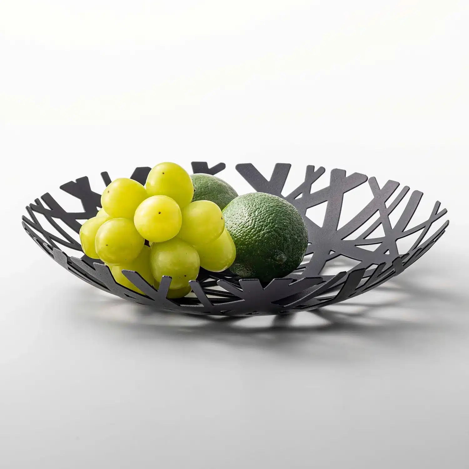 Yamazaki Tower fruit bowl schwarz und weiß Brotkorb